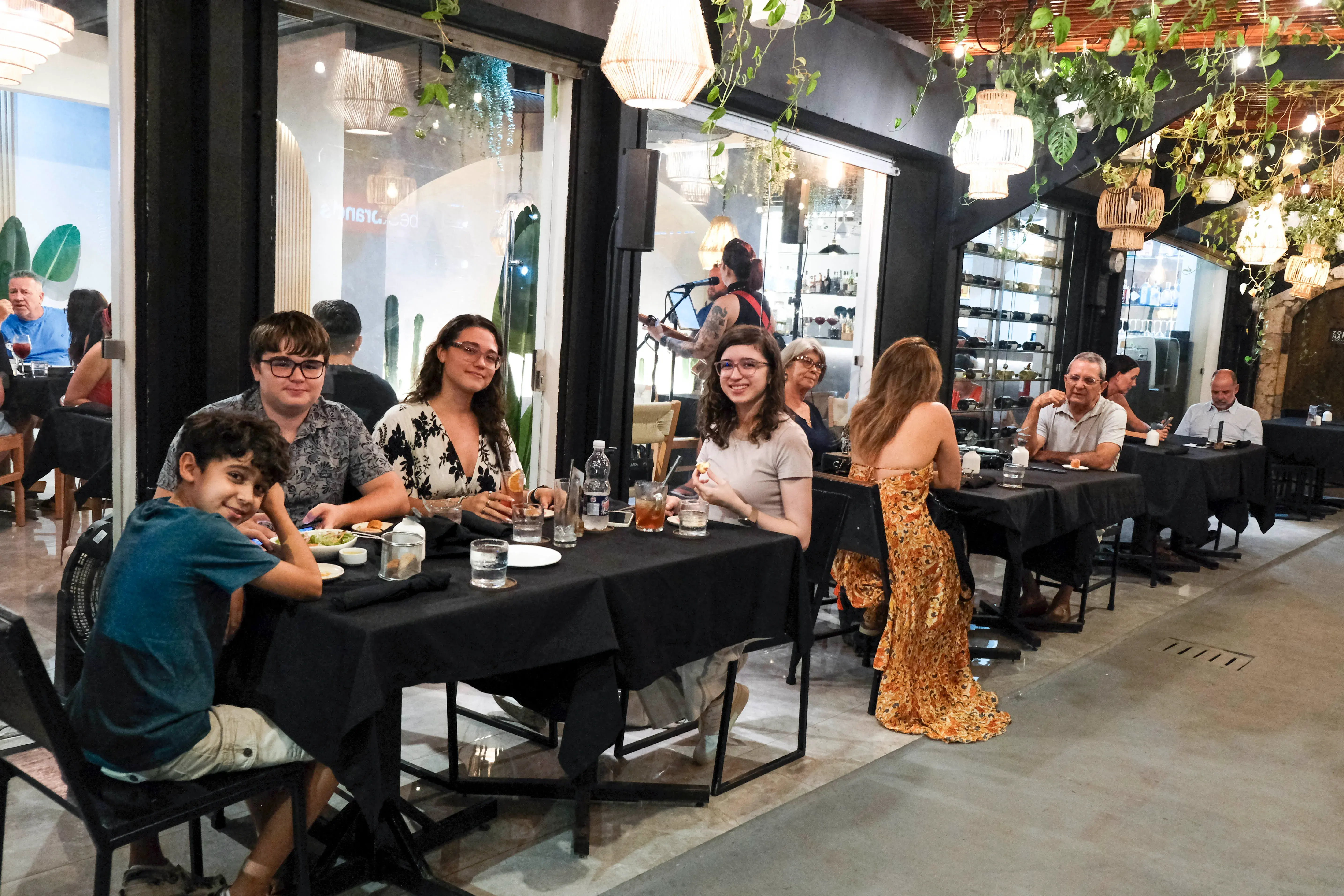 A full house at Zona K Atelier, restaurant in Jaco, Costa Rica